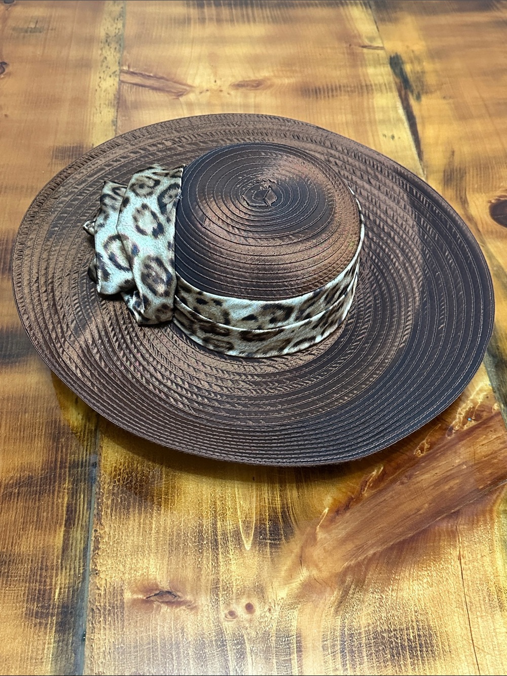 Wide-Brim Brown Sun Hat with Leopard Print Band